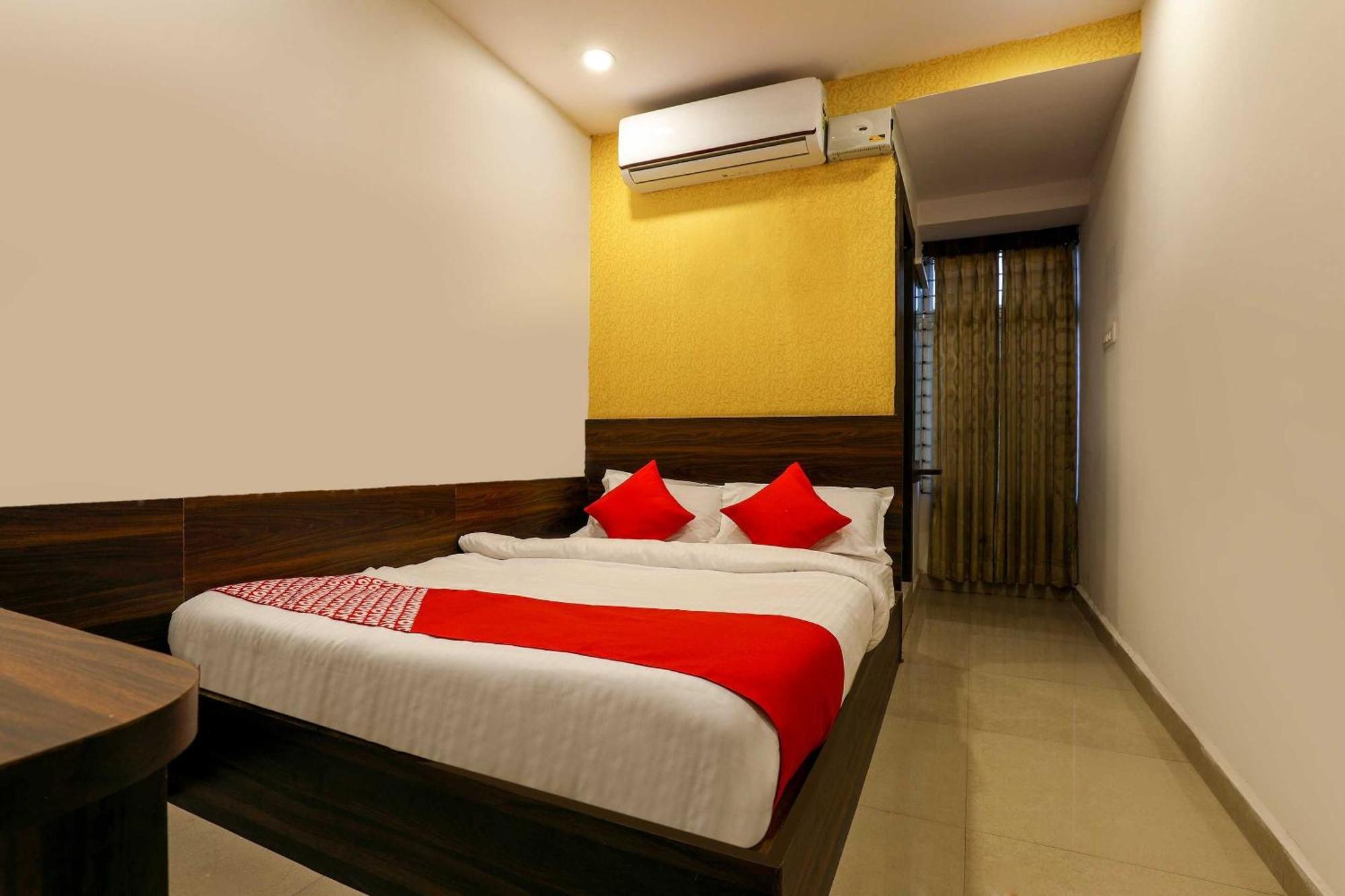 โอโย 14194 โฮเต็ล เดคแคน ลอดจิ้ง แอนด์ บอร์ดิ้ง Hotel ไฮเดอราบัด ภายนอก รูปภาพ