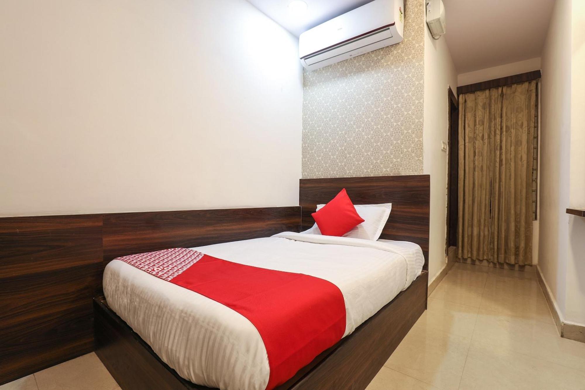 โอโย 14194 โฮเต็ล เดคแคน ลอดจิ้ง แอนด์ บอร์ดิ้ง Hotel ไฮเดอราบัด ภายนอก รูปภาพ