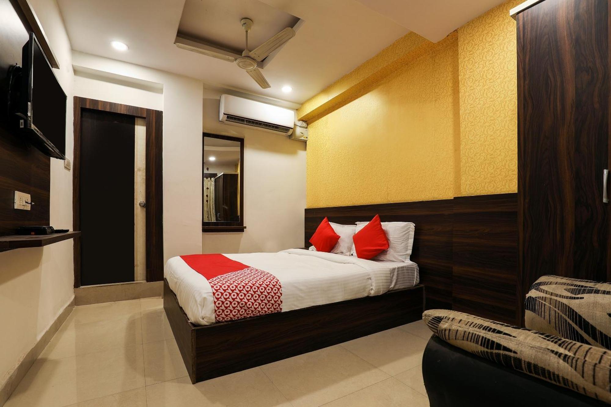 โอโย 14194 โฮเต็ล เดคแคน ลอดจิ้ง แอนด์ บอร์ดิ้ง Hotel ไฮเดอราบัด ภายนอก รูปภาพ