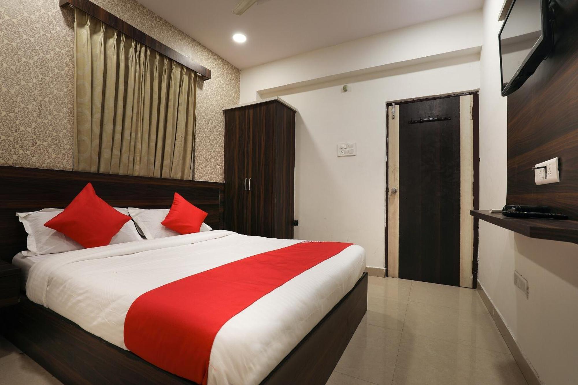 โอโย 14194 โฮเต็ล เดคแคน ลอดจิ้ง แอนด์ บอร์ดิ้ง Hotel ไฮเดอราบัด ภายนอก รูปภาพ