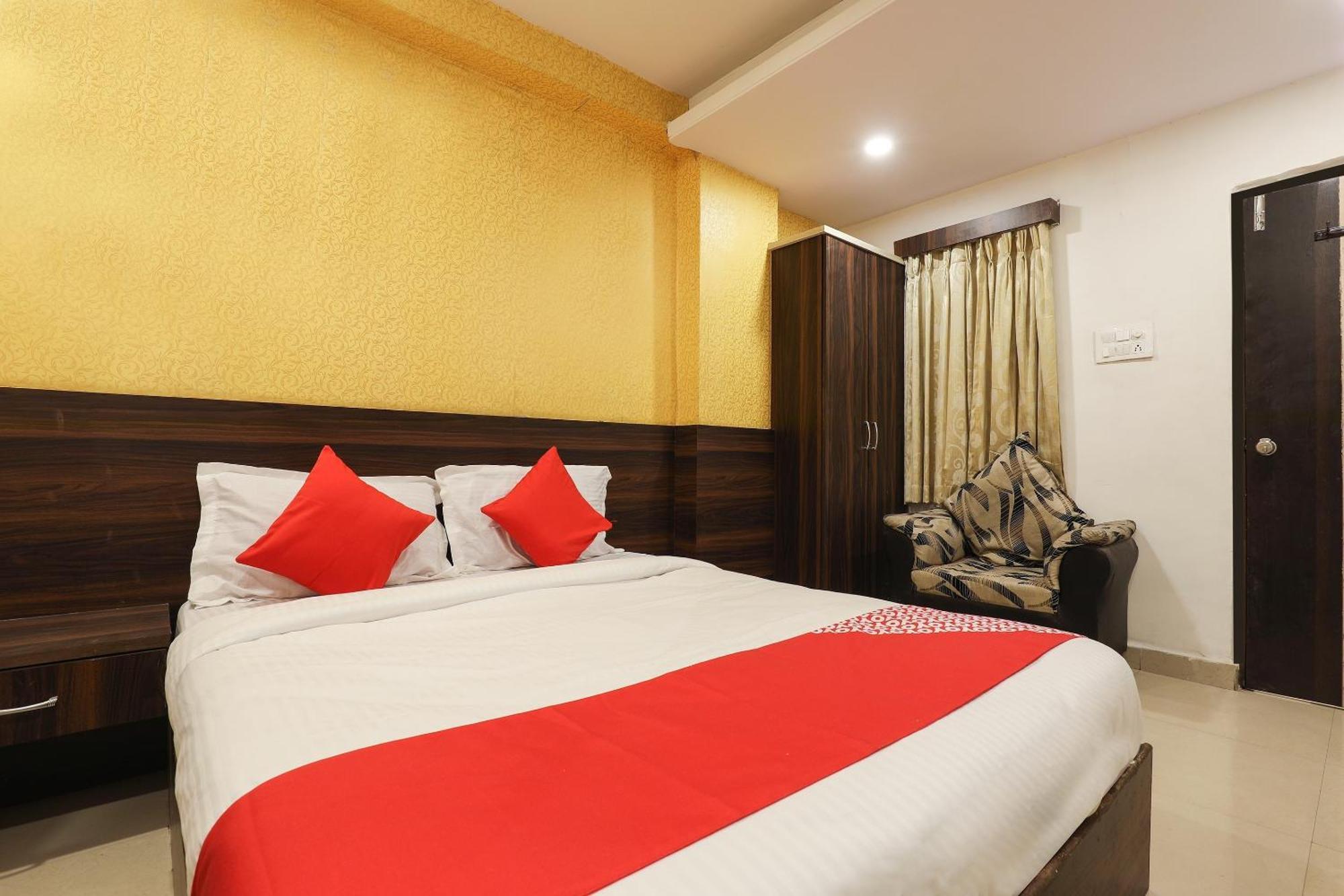 โอโย 14194 โฮเต็ล เดคแคน ลอดจิ้ง แอนด์ บอร์ดิ้ง Hotel ไฮเดอราบัด ภายนอก รูปภาพ