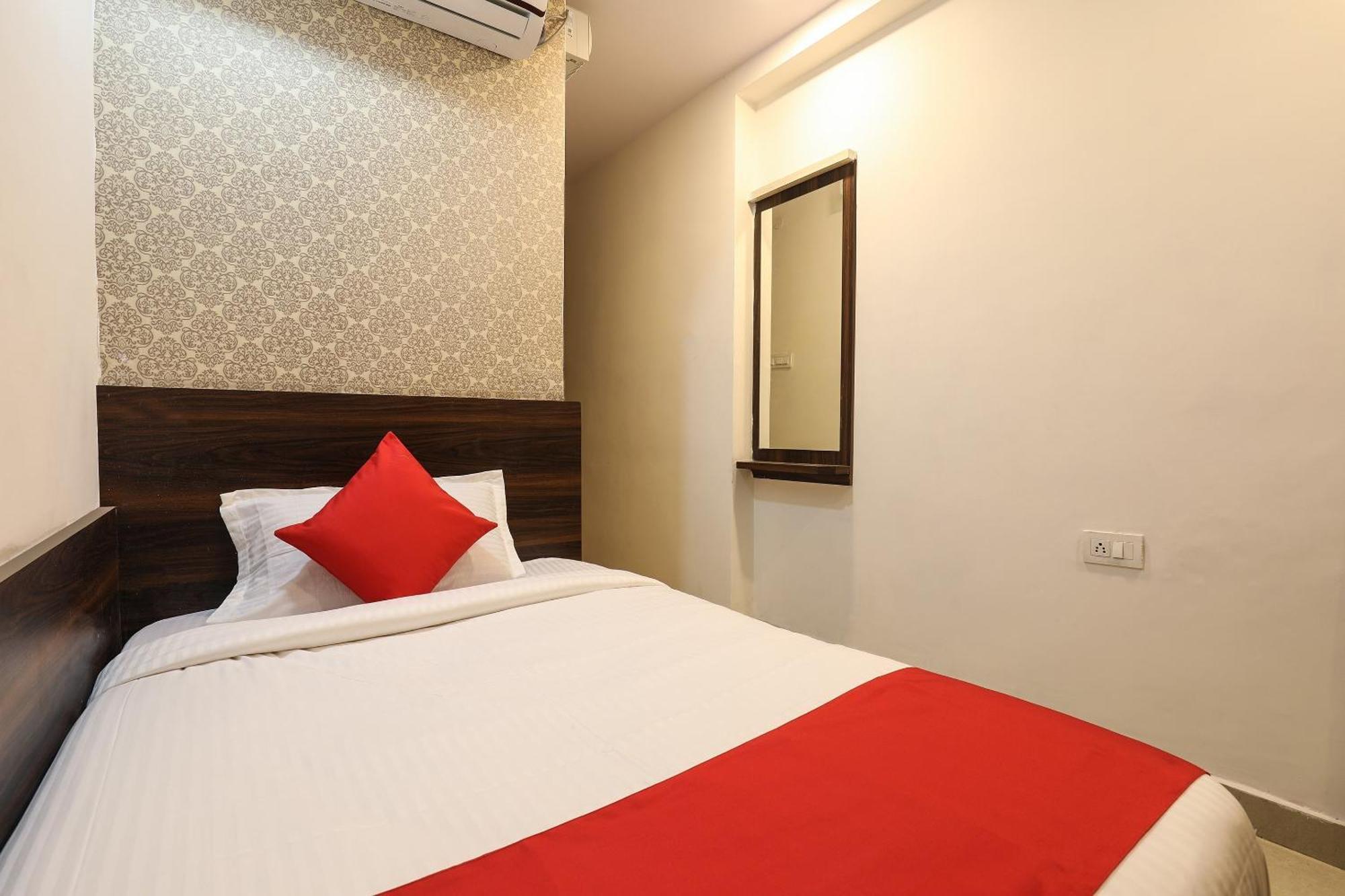 โอโย 14194 โฮเต็ล เดคแคน ลอดจิ้ง แอนด์ บอร์ดิ้ง Hotel ไฮเดอราบัด ภายนอก รูปภาพ
