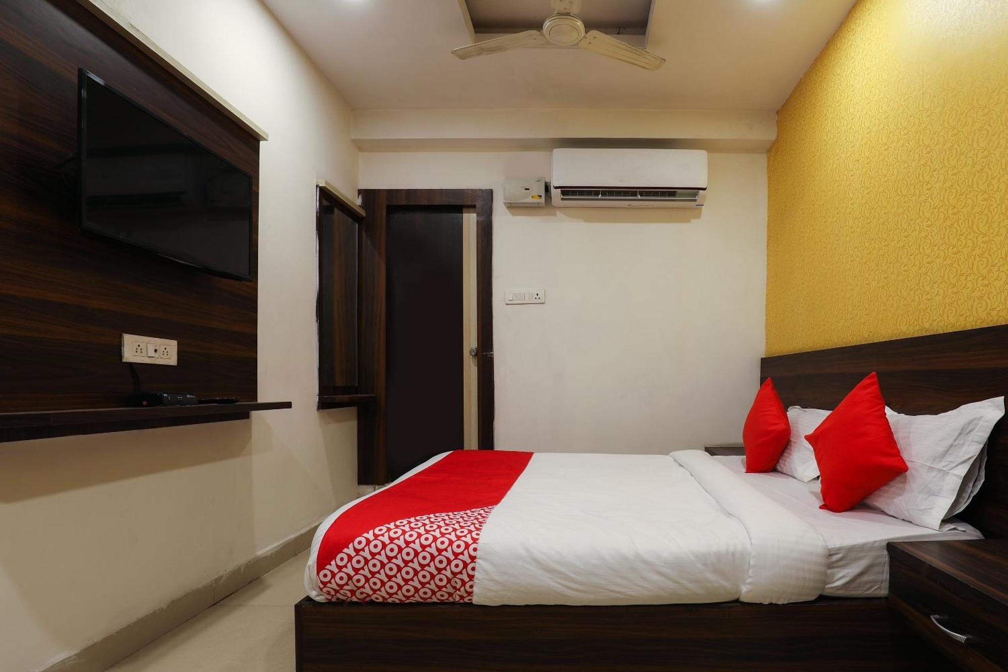 โอโย 14194 โฮเต็ล เดคแคน ลอดจิ้ง แอนด์ บอร์ดิ้ง Hotel ไฮเดอราบัด ภายนอก รูปภาพ